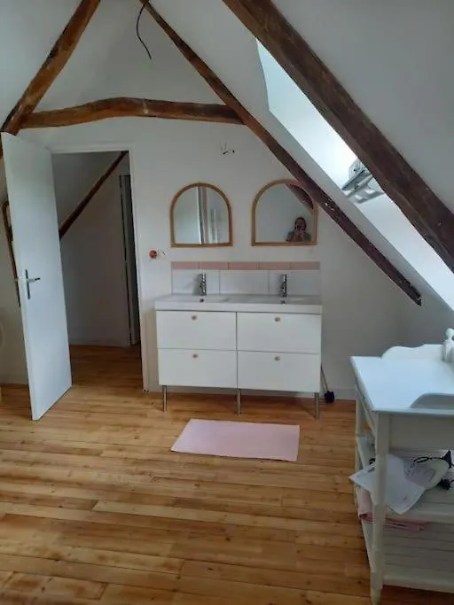 Maison, Calme Avec Cheminee. Botmeur 0*,  France